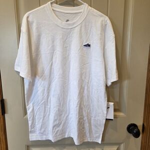 Nike Sportswear Max90 Fit Embroidered Air Force T-Shirt Sz Small Mens FV3751 100
